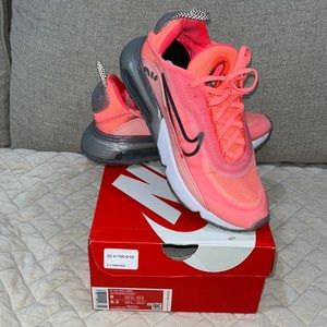 Nike- W Air Max 2090